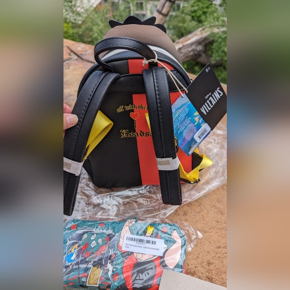 Loungefly Disney Alice in Wonderland Red Queen Backpack and Wallet set - Picture 5 of 8